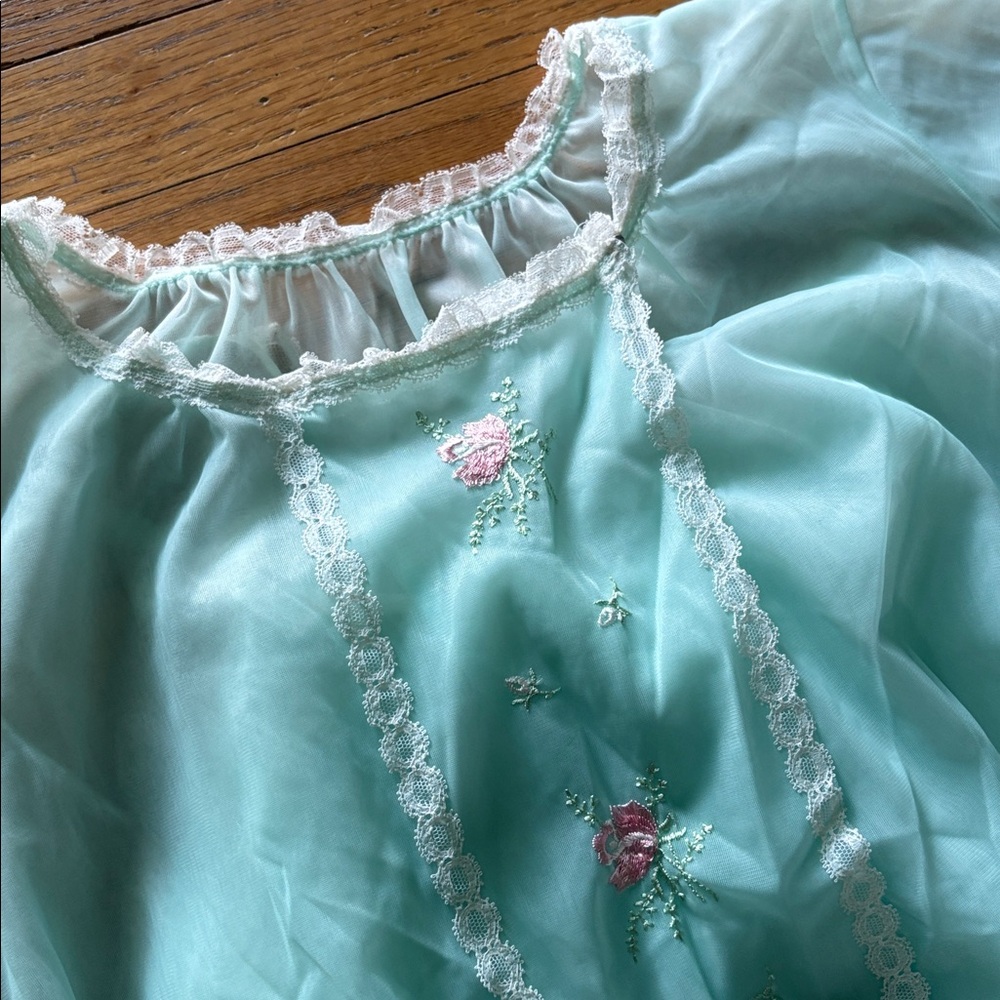 darling vintage Vanity Fair 2 piece babydoll nightgown and robe set - Picture 3 of 9